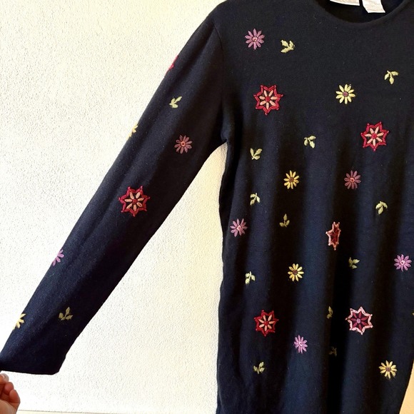 Vintage Liz Claiborne Black Floral Embroidered Tunic Sweater - Picture 9 of 11